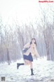 Coser@周叽是可爱兔兔 Vol.028: 雪景JK (15 photos)